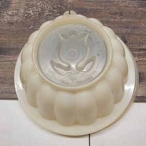 Vintage Tupperware Jel-N-Serve Jello Mold Bowl Flower Shape Tupper Seal 620-2